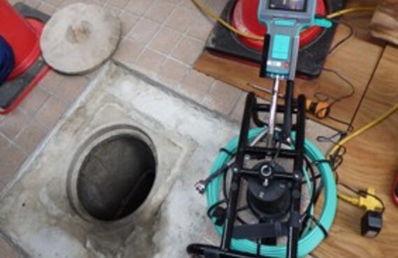 清掃では見えない排水管内部を、内視鏡で可視化